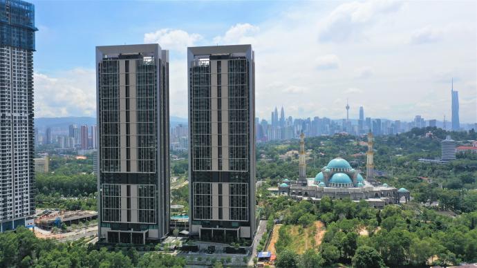 Residensi Solaris Parq的设计融合了现代建筑与自然元素,体现了“天地和谐”的理念。